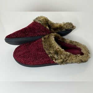 Slip On Faux Fur and Burgundy Cushioned Slippers Women's XL 9.5-10.5